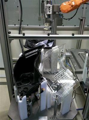 汽車燈罩機器人噴涂設(shè)備